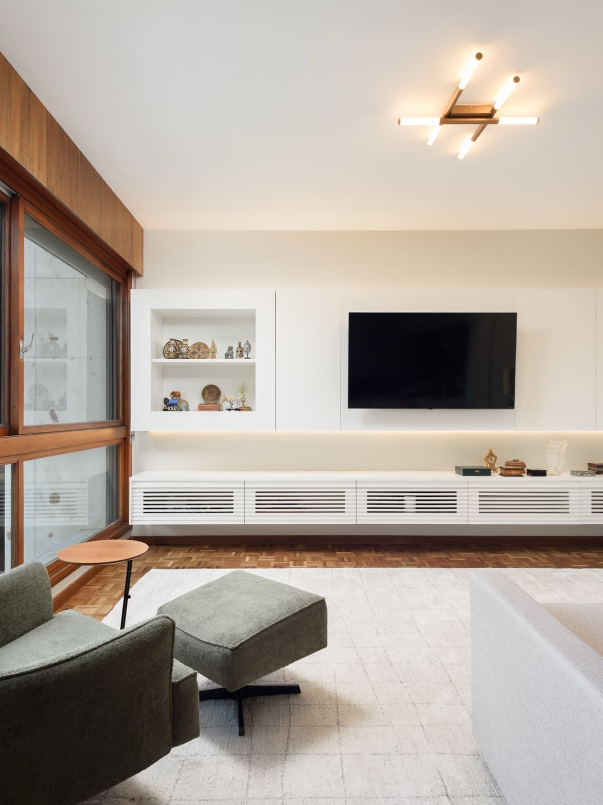 Ambiente planejado pela Di Casa Italínea — sala de estar com móveis sob medida